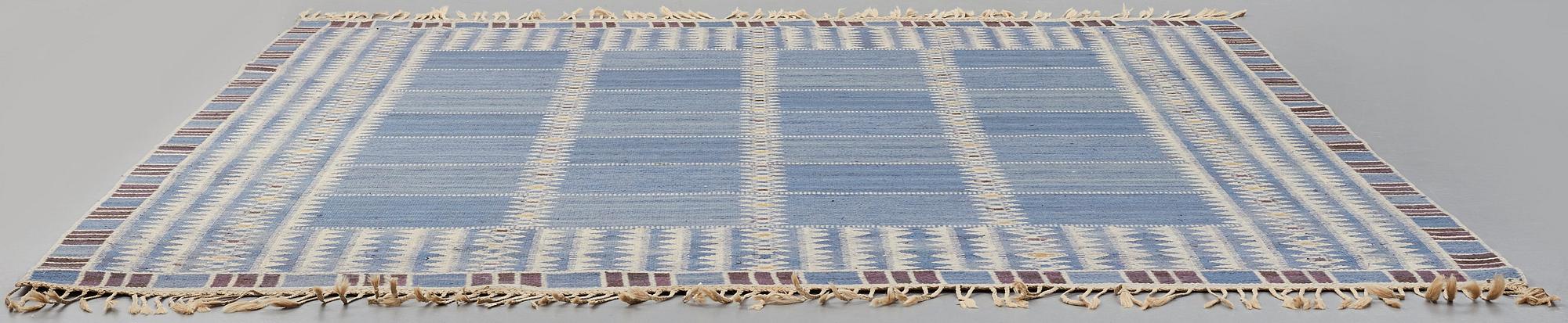 Barbro Nilsson, MATTA, "Salerno blå", rölakan, ca 331,5 x 273-275,5 cm, signerad AB MMF BN.