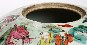 LOCKBOJANER, 2 st, porslin, Kina. 1800-tal.