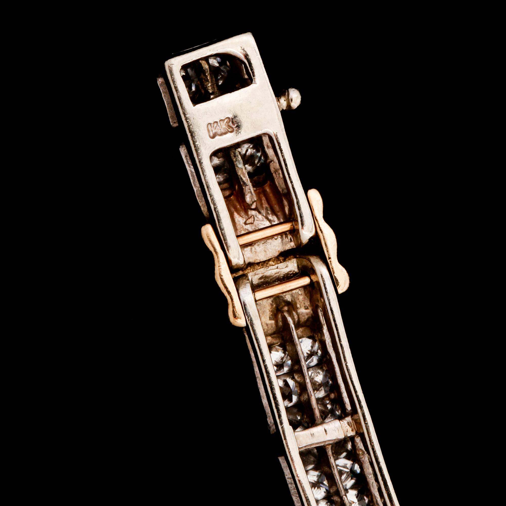 ARMBAND, 14k guld och vitguld med prinsesslipade diamanter, totalt ca 4.0 ct. Vikt 20 g.