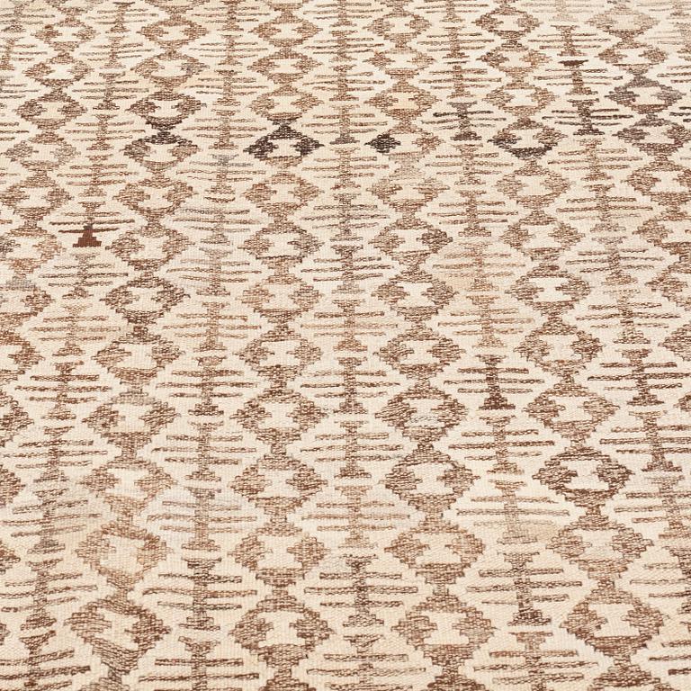 An oriental Kilim, ca 345 x 260 cm.