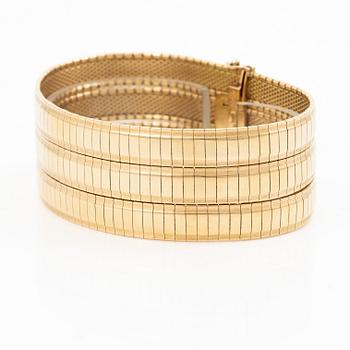 18K gold bracelet.