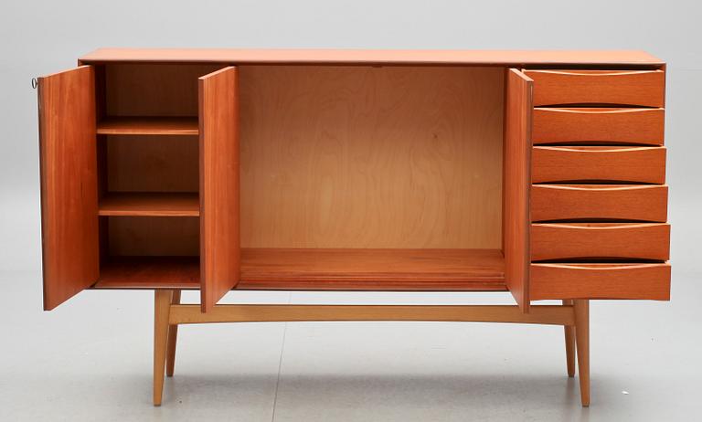 SIDEBOARD, teak. 1950-tal.