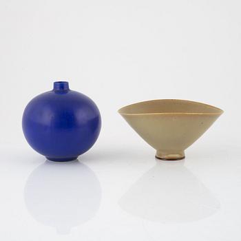 Berndt Friberg, a stoneware vase, dish and two bowls, Gustavsberg Studio, Sweden, 1949-1970.