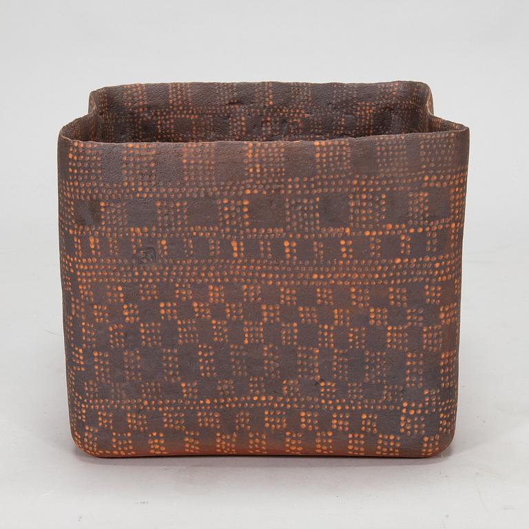 Kati Tuominen-Niittylä, veistos, kermiikkaa, signeerattu KTN.