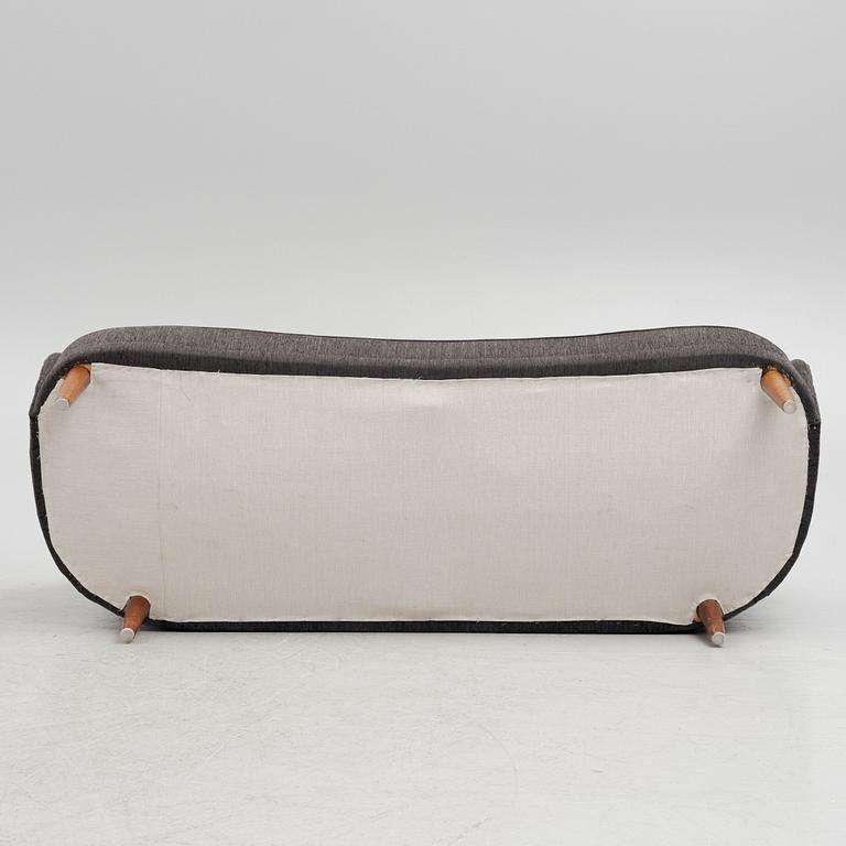 Carl Malmsten, a 'Samsas' sofa.