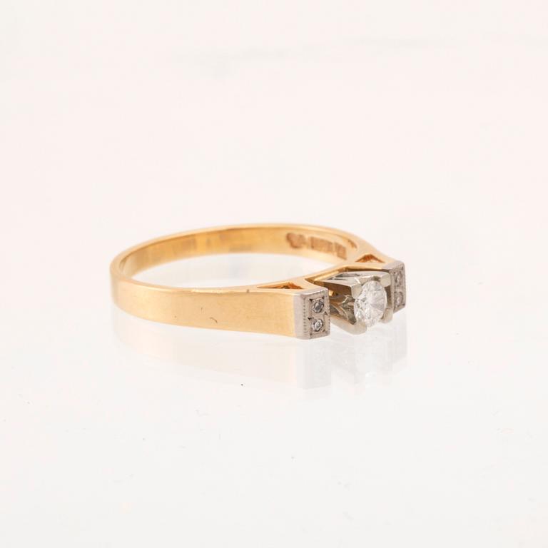 Ring in 18K white and red gold with round brilliant-cut and single-cut diamonds by G. Dahlgren & Co Malmö, 1967.
