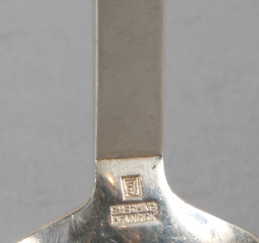 GLASSKED, silver, "Pyramid" formgiven av Harald Nielsen för Georg Jensen. Vikt 57 gram.