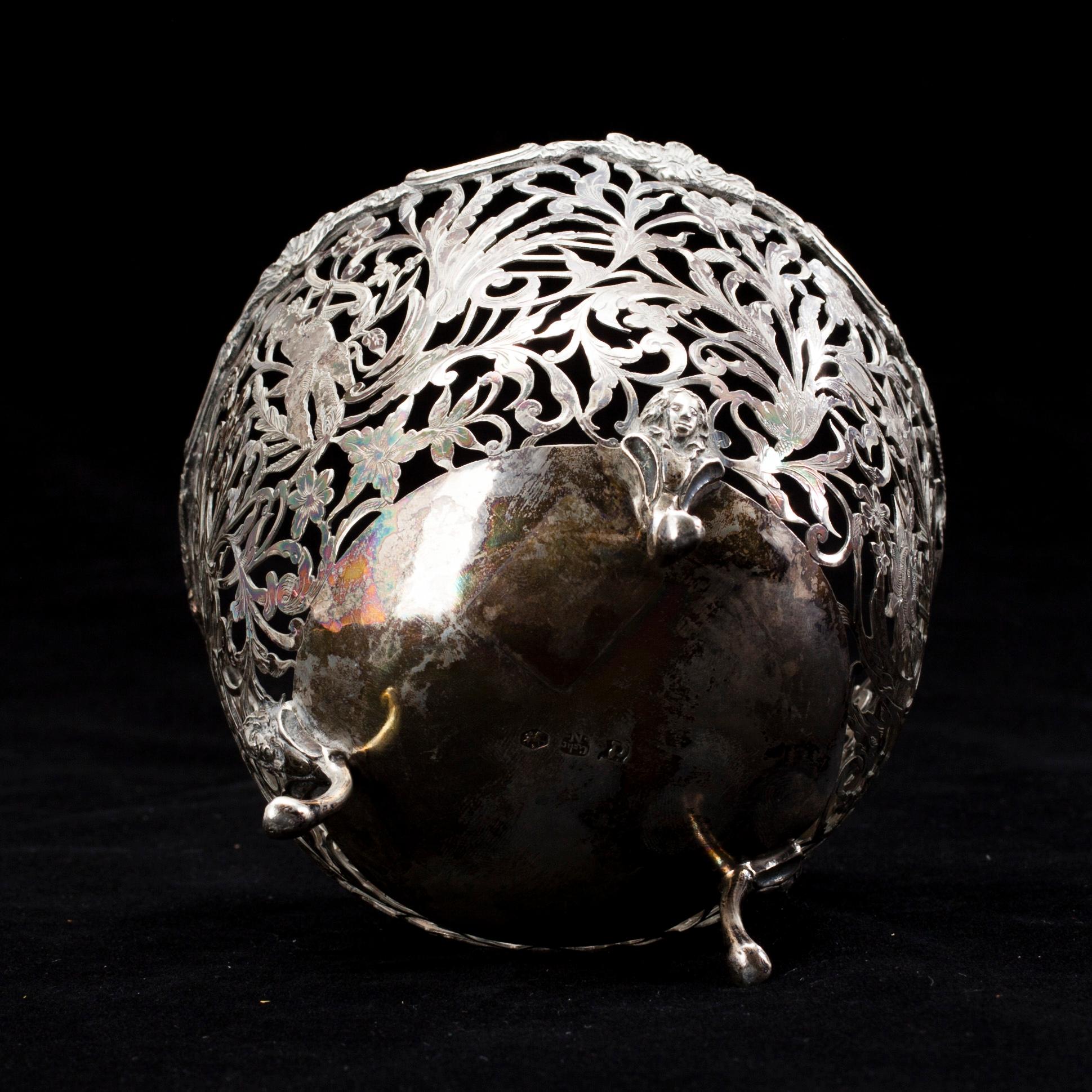 MALJA, hopeaa, hollantilaiset leimat. Paino 172,6 g.