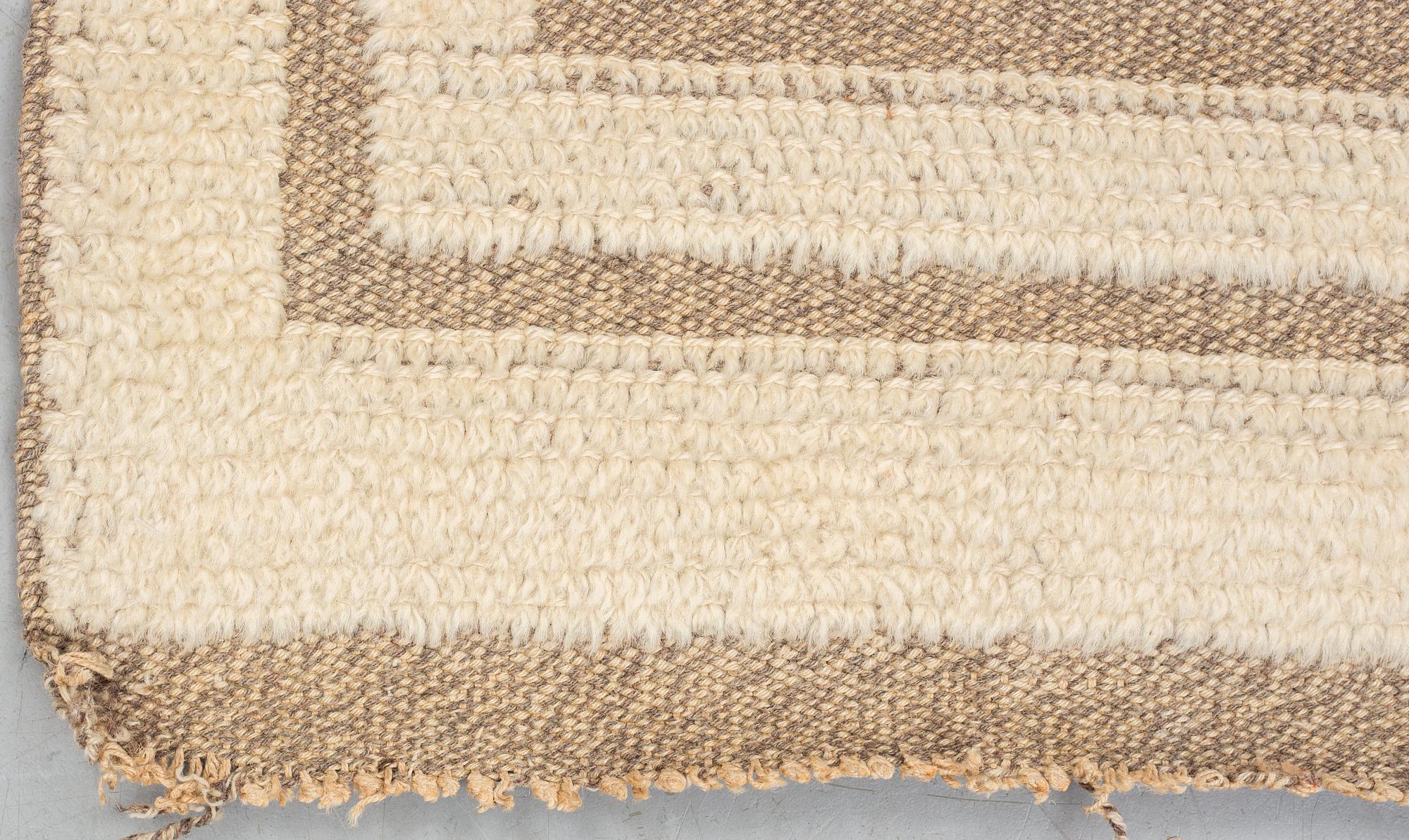 matto, knotted pile in relief, ca 187,5-189,5 x 96,5-100 cm, signed and dated S.K.L.H. 1945 at the back.