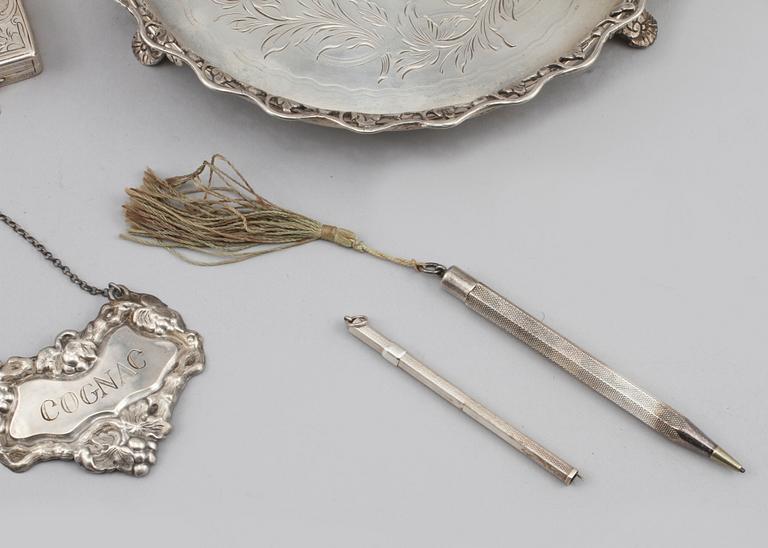 PARTI SILVER, 14 delar, delvis Sverige och England, 1800- och 1900-tal, total vikt ca 611 g.