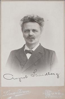 Lina Jonn · LINA JONN, porträttfotografi av August Strindberg med författarens signatur.