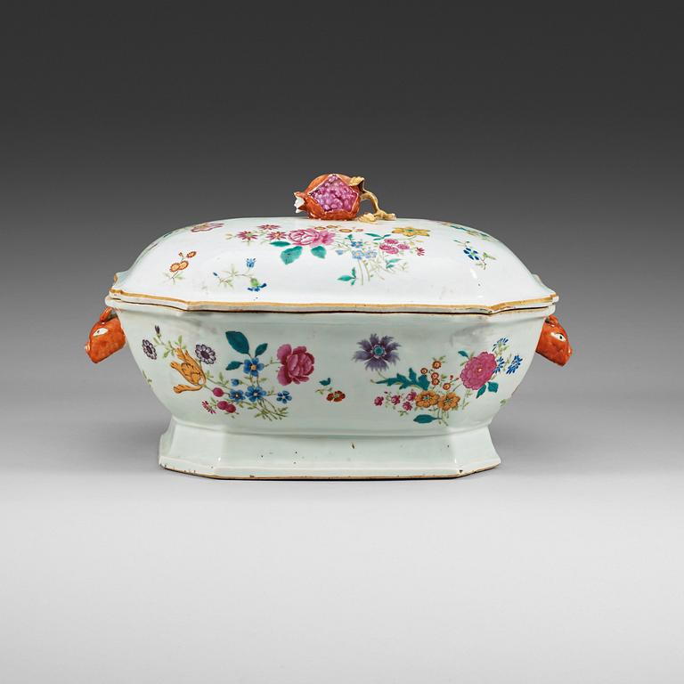 A famille rose tureen with cover, Qing dynasty, Qianlong (1736-1795).