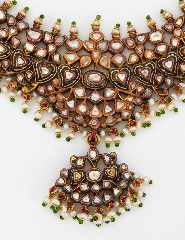 An Indian demi parure comprising a necklace and a pair of earrings.