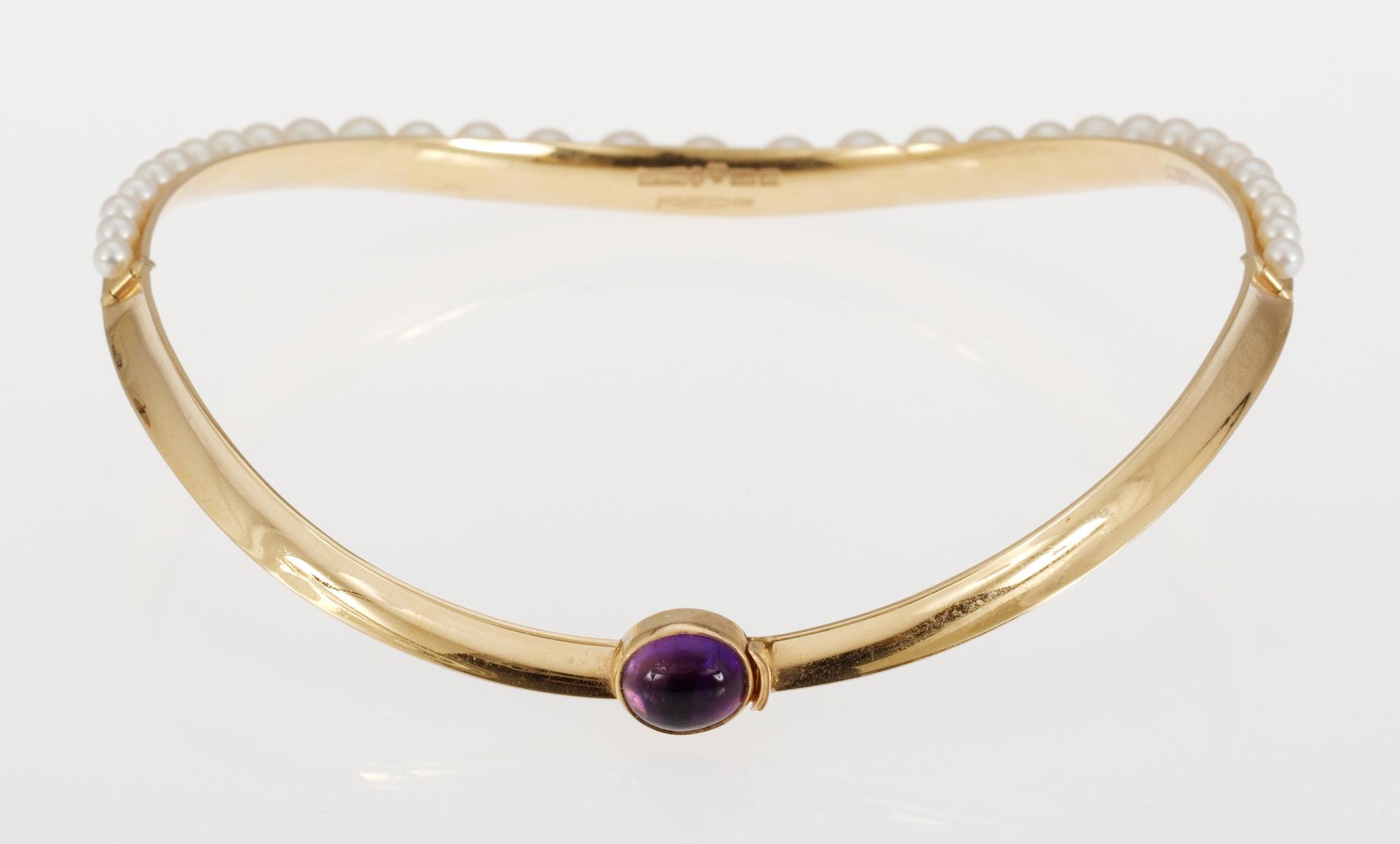 COLLIER, odlade pärlor och ametist lås. Vikt 51,2 gr.