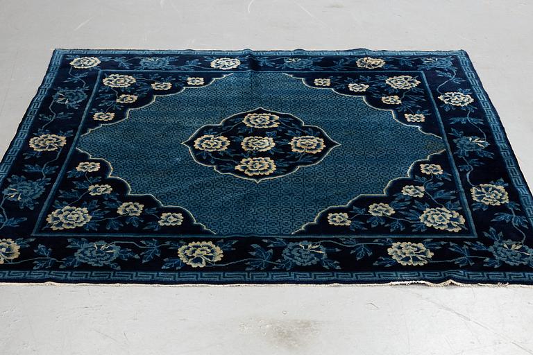 A rug, semi-antique Baotou, ca 168 x 179 cm.