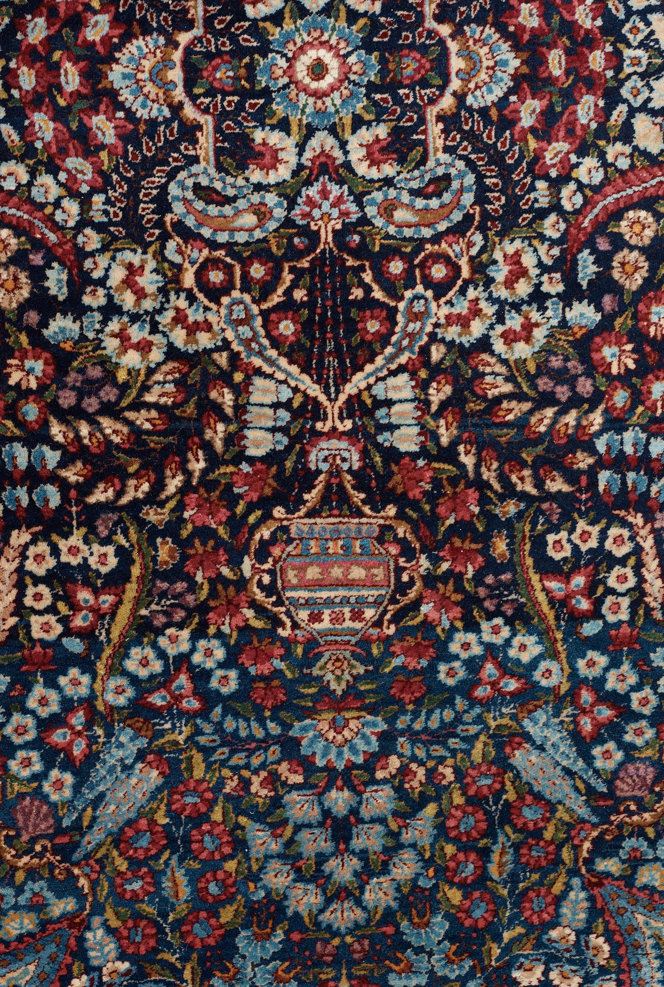SEMI-ANTIQUE/OLD KERMAN. 227 x 145,5 cm.