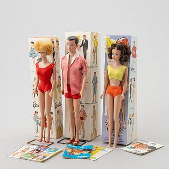 Barbiedockor, 3 st dockor med kläder och tillbehör, 1962-63.