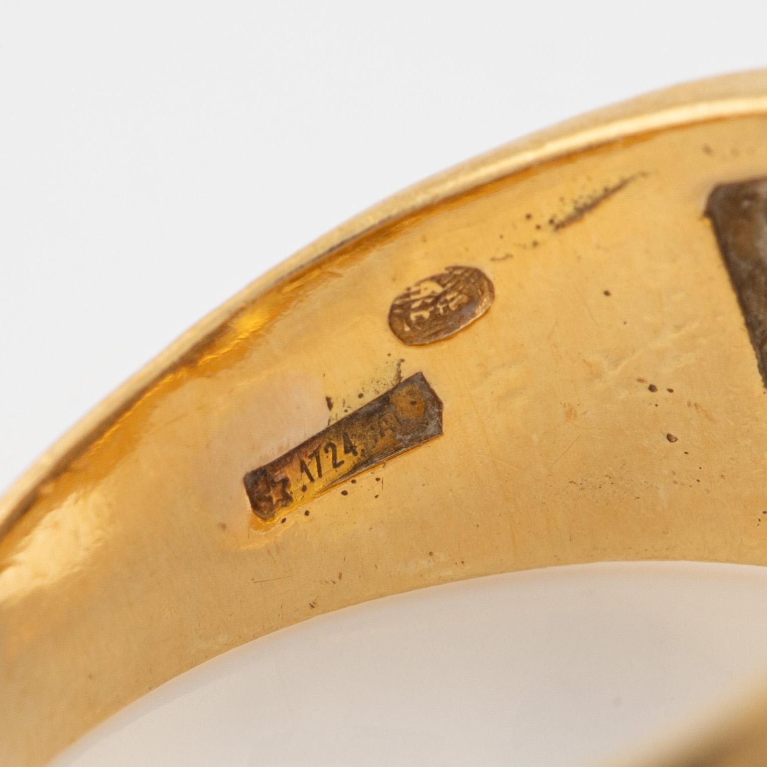 Ring 18K gold with eight-cut diamonds.