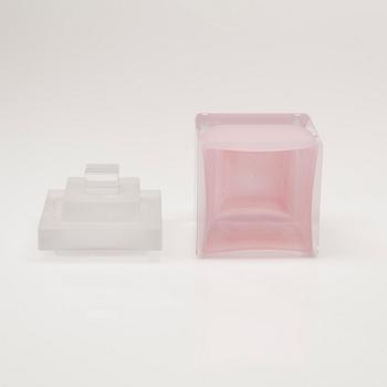 LJUSSTAKE OCH ASK MED LOCK, glas, signerade Markku Salo Nuutajärvi, 1900-talets senare hälft.