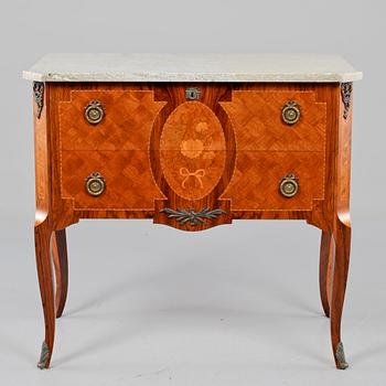 BYRÅ, gustaviansk stil, omkring 1900-talets mitt.