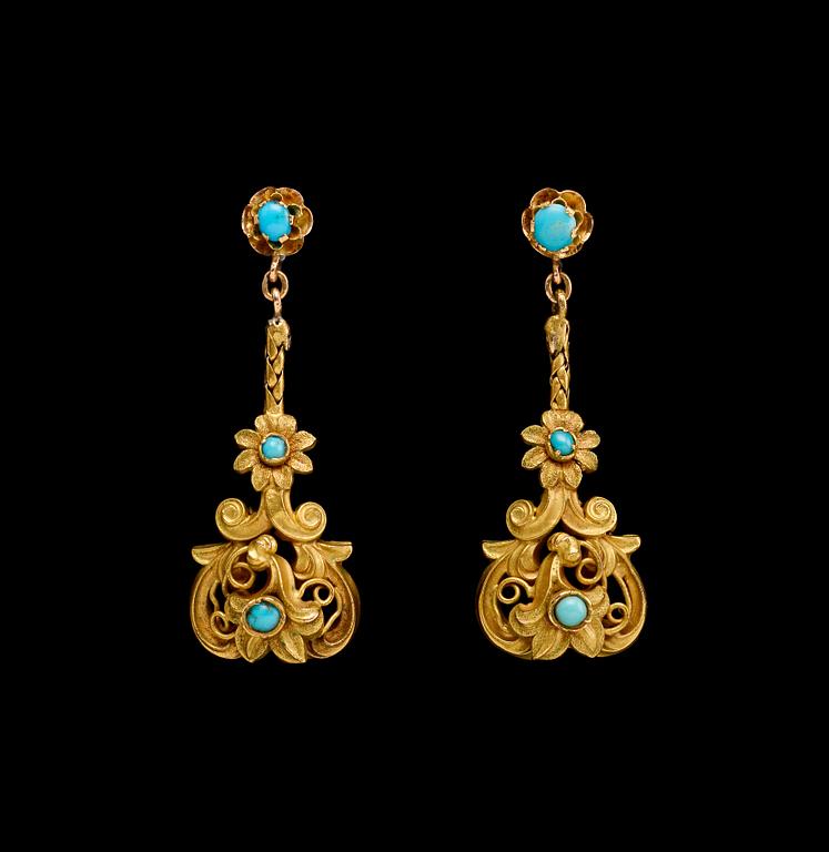 A PAIR OF EARRINGS, 18K  gold, turquoises. Sweden 1890 s. Length 46 mm, weight 7,1 g.