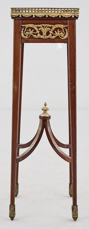 PIEDESTAL, Louis XVI -stil,1800/1900-tal.
