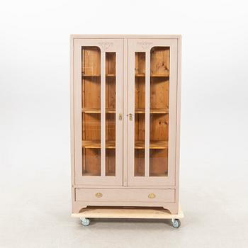 Display cabinet, early 20th century.