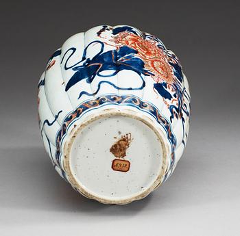An unusual imari jar, Qing dynasty, Kangxi (1662-1722).