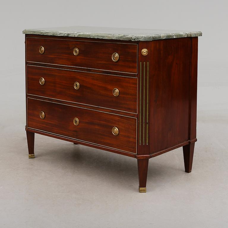 BYRÅ, sengustaviansk, tidigt 1800-tal.