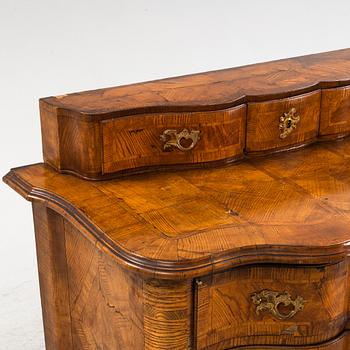 Byrå, senbarock, 1700-talets första hälft.