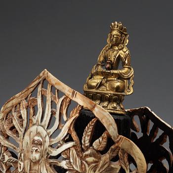 A carved ivory head of a Guanyin, late Qing dynasty.