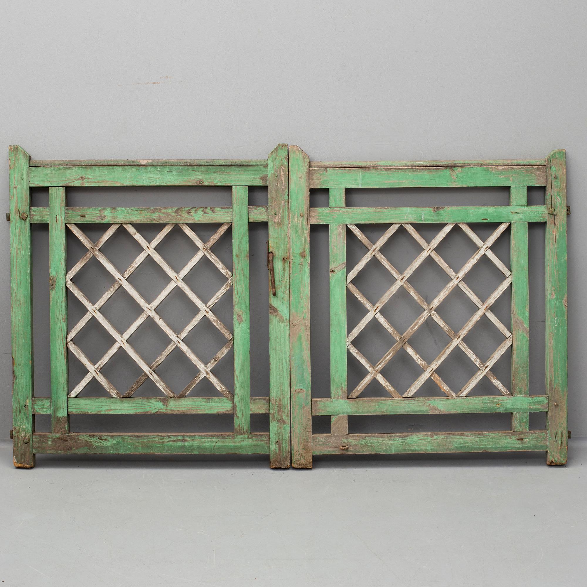 GRINDAR, ett par, 1900-talets början.