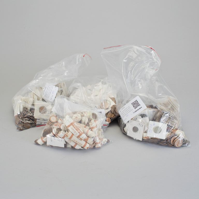 PARTI KOPPARMYNT och JÄRNMYNT, Sverige, 1800- och 1900-tal. Total vikt ca 13500 g inklusive fodral mm.