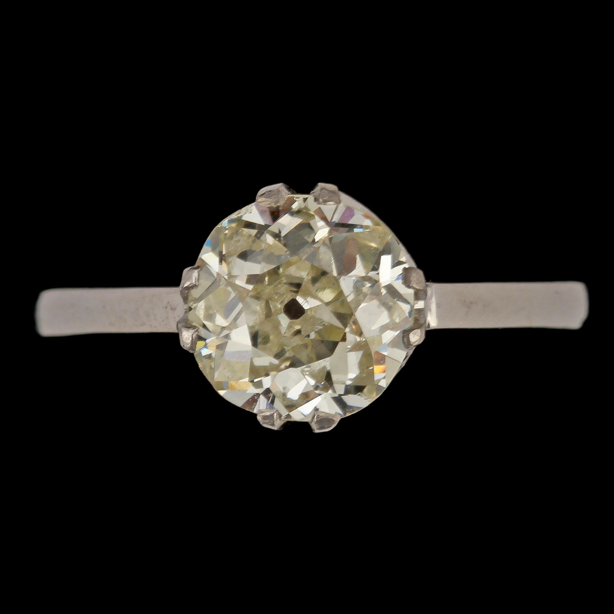 RING, 18k vitguld med gammalslipad diamant, ca 1.4 ct, Carl Hoff, Helsingborg, 1977. Vikt 3 g.
