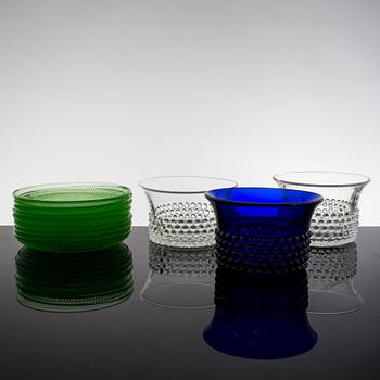SKÅLAR 3 st och assietter 8 st, glas, "Krokus", Saara Hopea och "Kastehelmi", Oiva Toikka, Nuutajärvi och Iittala.