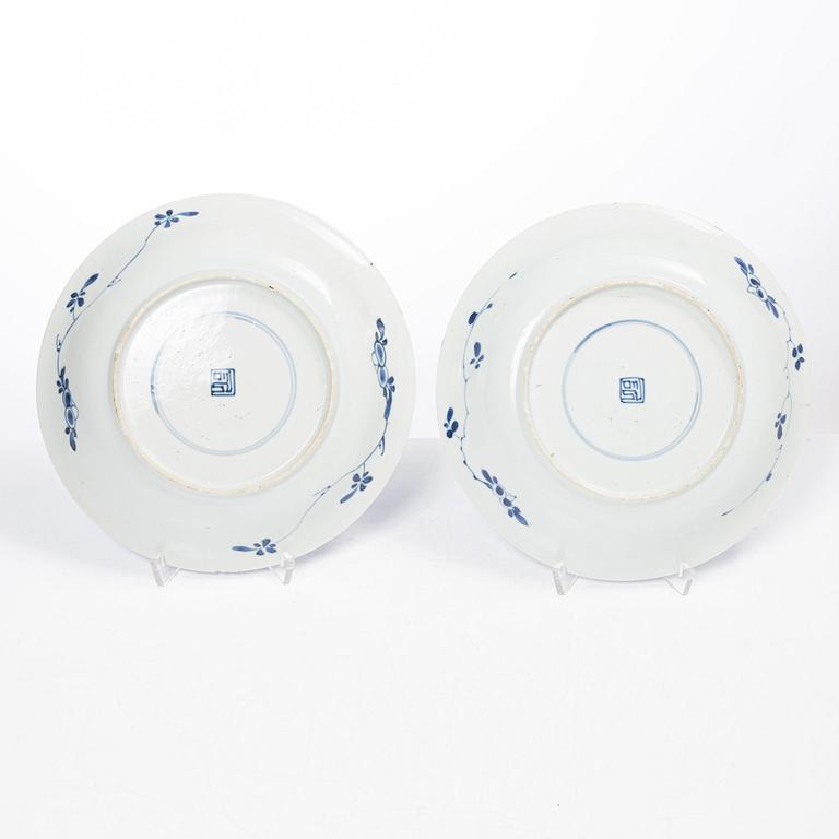 Tallrikar, fyra stycken, porslin. Qingdynastin, 1700-tal.