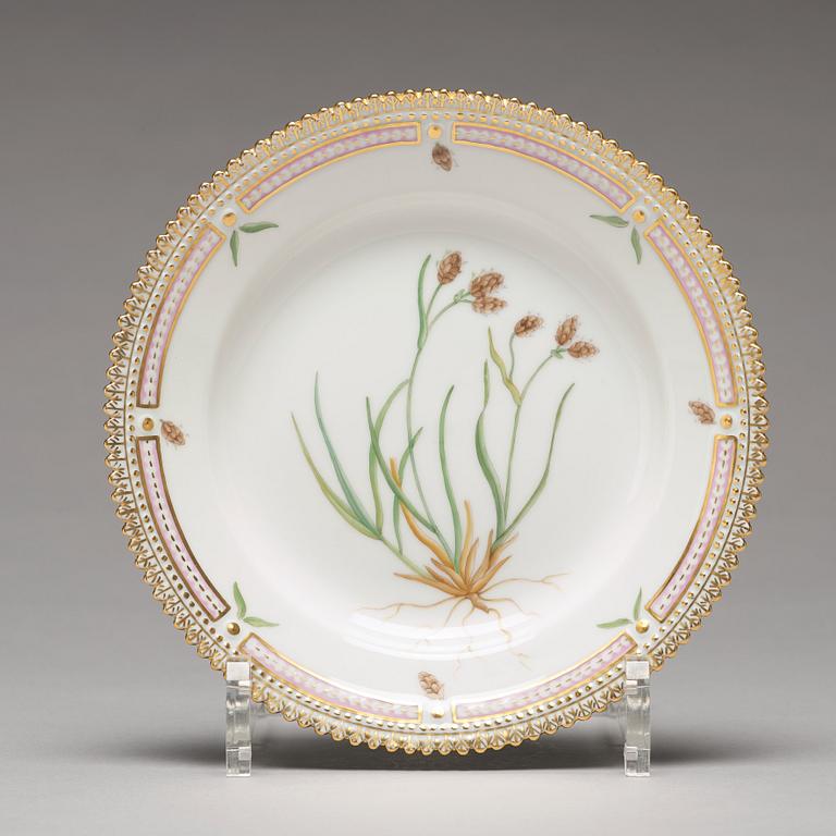 ASSIETTER, sex stycken, porslin. "Flora Danica", Royal Copenhagen, Danmark, 1900-tal.
