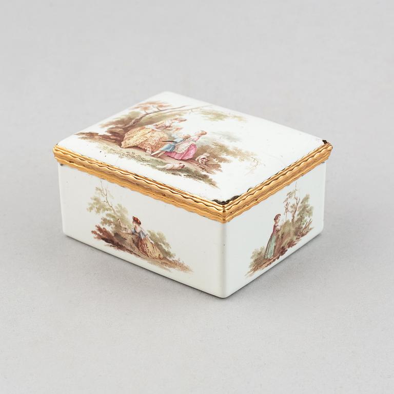 An enamel box, 18th century, and a silver-plates case, 18th/19th century.