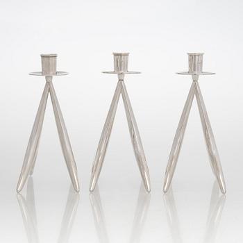 Anna-Greta Eker, Kynttilänjalkoja, 3 kpl, hopeaa, Auran Kultaseppä oy, Turku 1958 ja 1961.