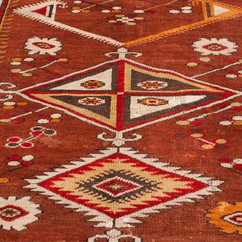 A CARPET, a semi-antique Melas/Milas, Anatolia, ca 257 x 174 cm (as well as 3 and 1 cm flat weave at the ends).