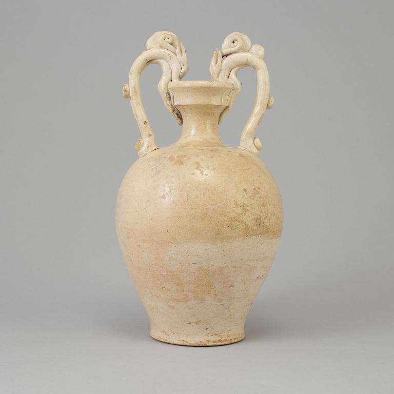 A clay vase with handles, presumably Tang dynasty.