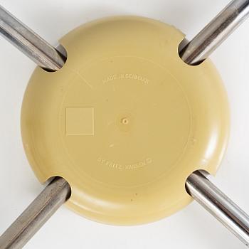 Arne Jacobsen, stolar, 2 st, "Sjuan", 1900-talets slut.