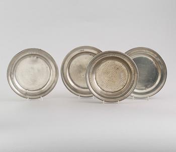 TALLRIKAR, 4 st, tenn, svenska stämplar, 1700-tal.