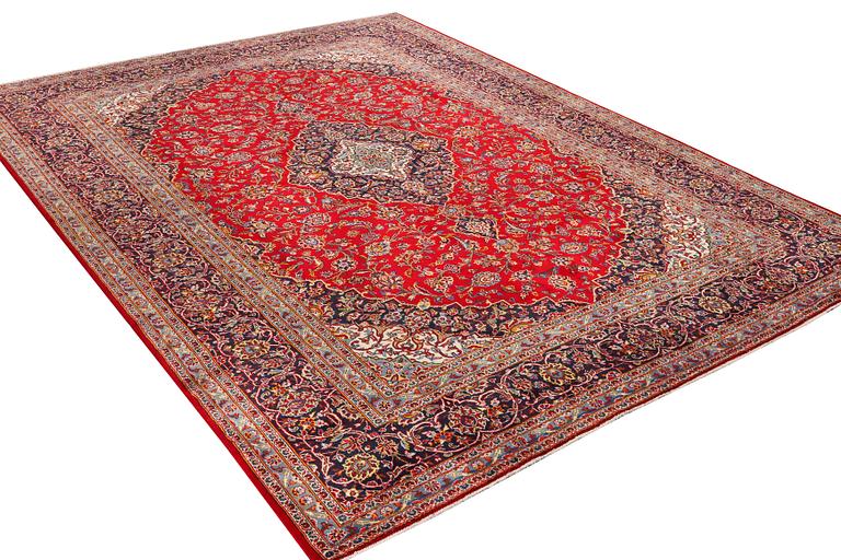 A Keshan carpet, c. 397 x 295 cm.