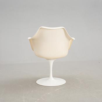 STOL, "Tulip", Eero Saarinen, Finland. Knoll International 150.