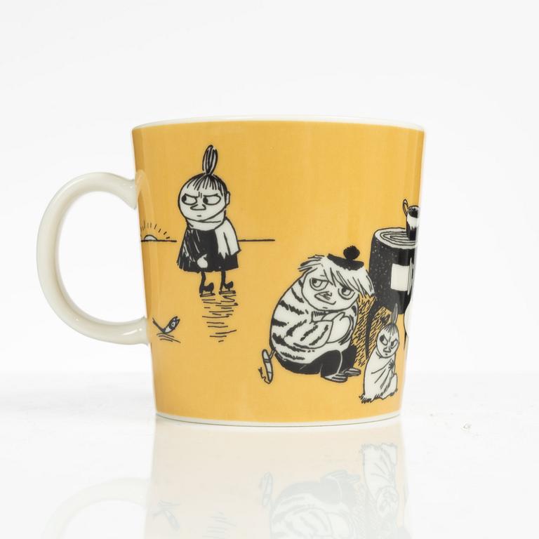 Muminmugg, "Mörk gul" med etikett, Arabia, Finland, 1991-99.
