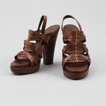 SKOR, Bottega Veneta.