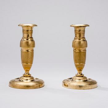 LJUSSTAKAR, ett par, mässing, empire, Frankrike 1800-talets början.