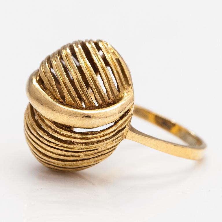 A pair of earrings and a ring made of 14K gold.