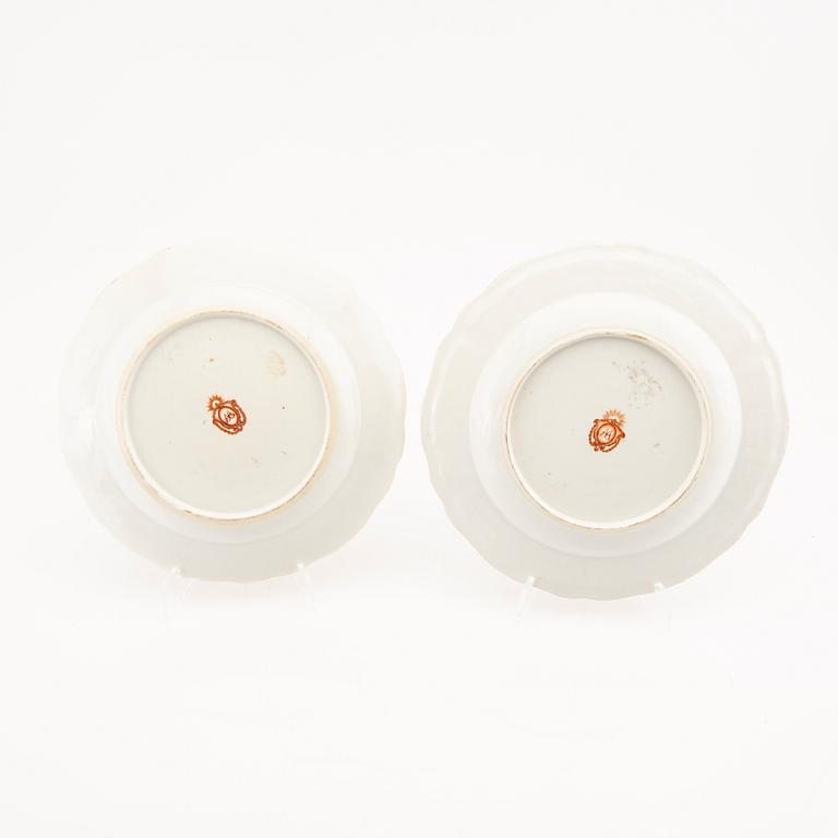 A pair of late 18th century porcelain plates.